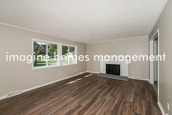 4 bed, 2.0 bath, 2000 sqft, $2,999 — Photo 2