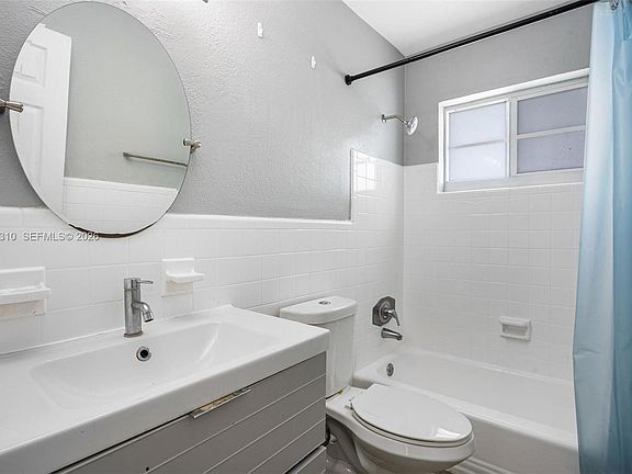 5th image of 1135 8th St APT 10