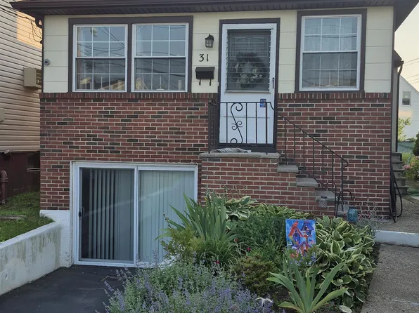 31 Suburbia Ct, Jersey City, NJ 07305