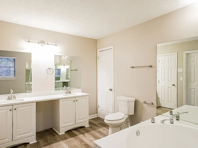 6826 Creekwood Dr — Photo 12