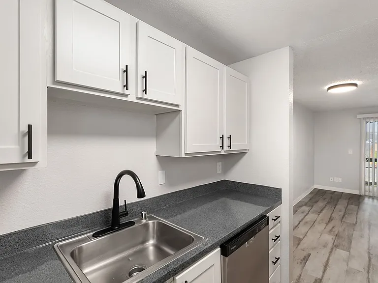 2550 N Vassault St — Photo 18