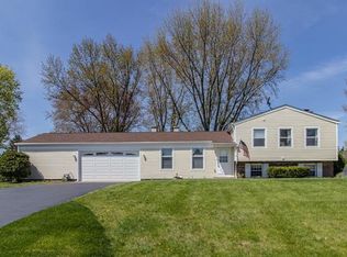 1405 Palamino Dr, McHenry, IL 60051