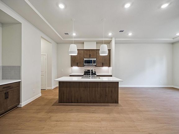 3rd image of 24409 Colonial Mound Dr