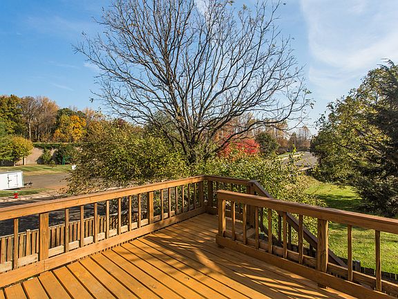 4th image of 745 Arbor Ct