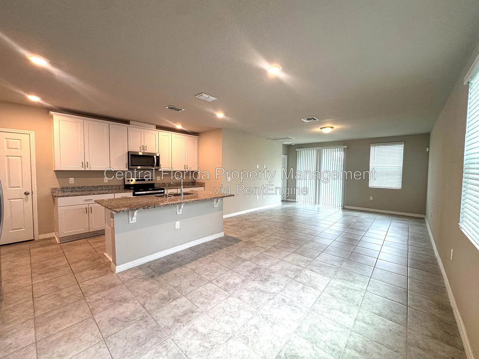 4 bed, 3.0 bath, 2730 sqft, $2,399 — Photo 4