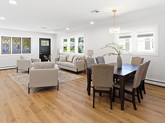 5th image of 324 Barbados Drive N