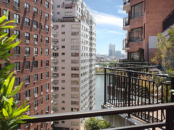 5th image of 60 Sutton Pl S #14KN