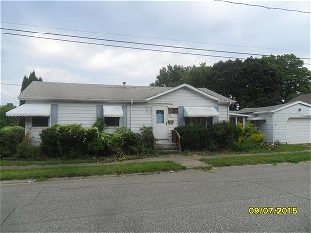 2nd image of 904 E 33rd St