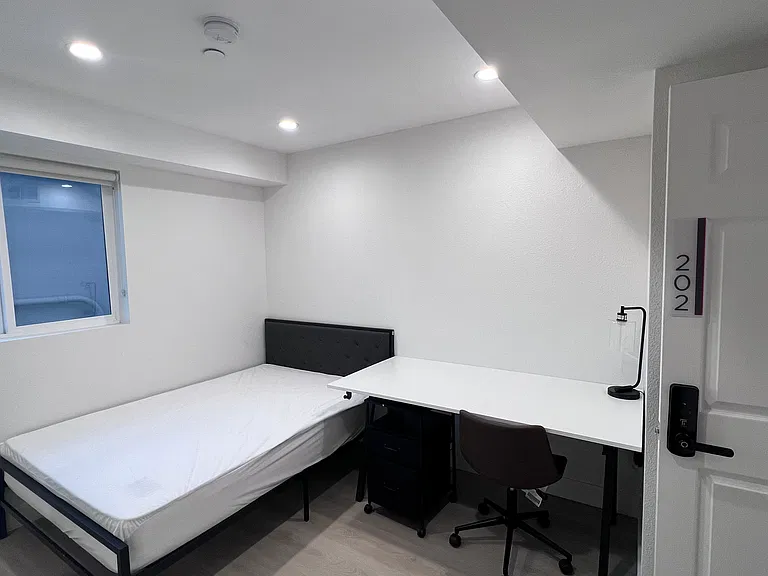 1224 W 37th Pl — Photo 116