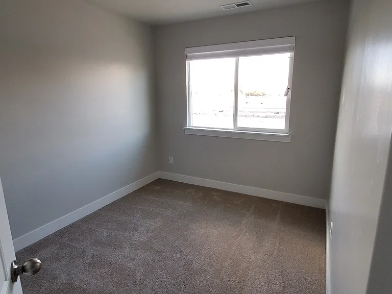 W 660 N — Photo 4