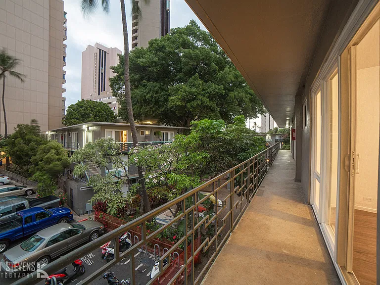 Moana Vista 1 Bedroom Long Outdoor Hallway