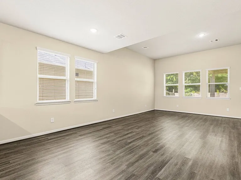 6131 Carpenters Cove Ln — Photo 9