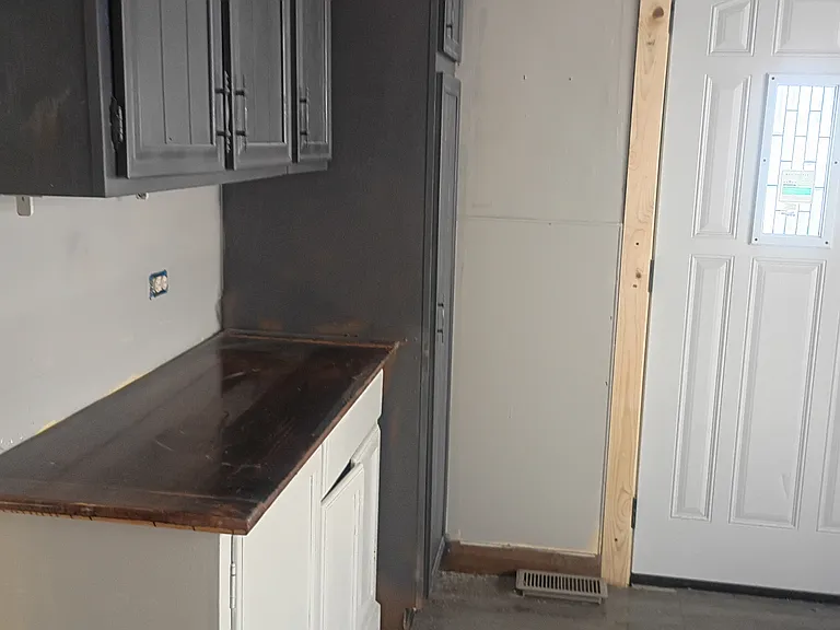 347 7th Ave W — Photo 2