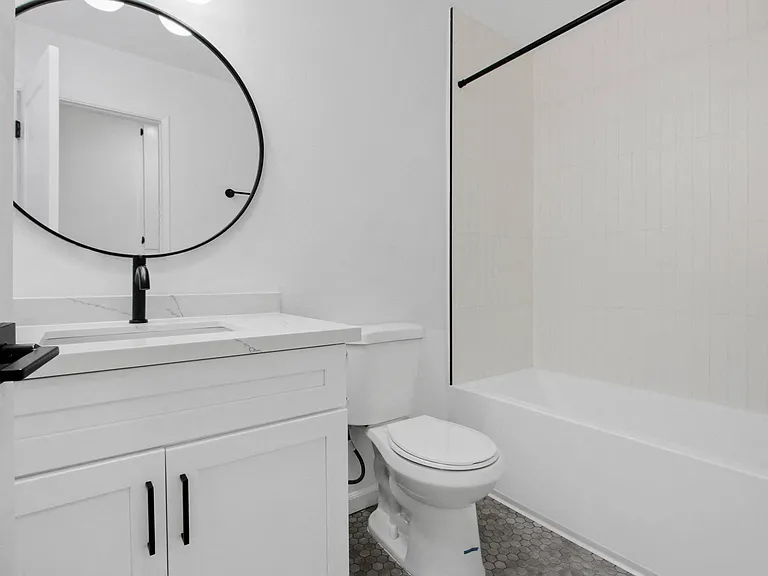 10310 Regent — Photo 20
