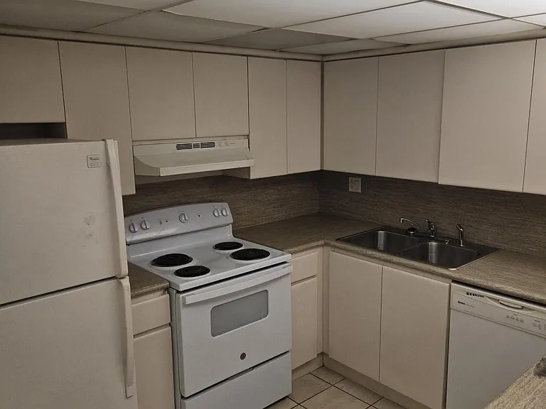3714 SW 60th Ter #28 — Photo 3