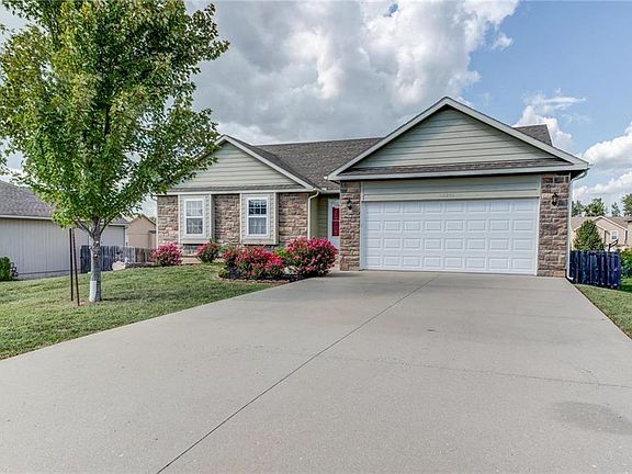 3rd image of 2715 E Chestnut Dr