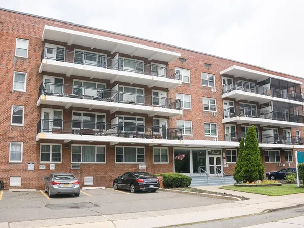100 Randall Avenue #2J, Freeport, NY 11520