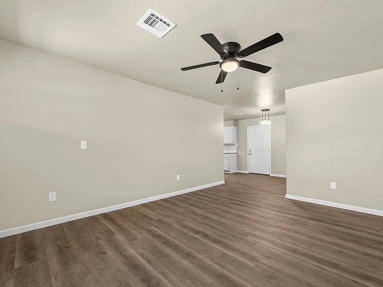 408 SW 71st St — Photo 3