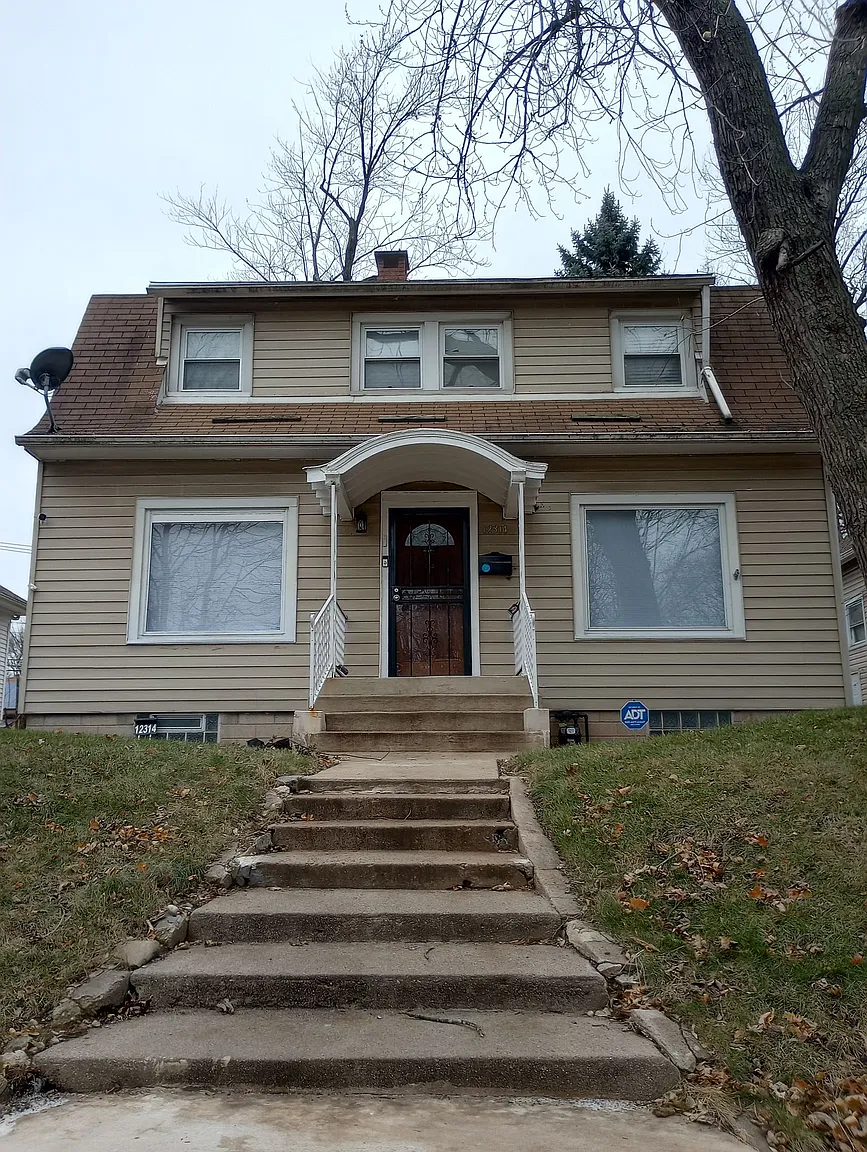 12314 S Yale Ave photo 1