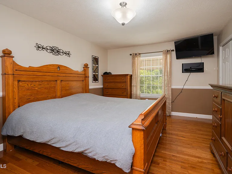 135 Riders Dr — Photo 32