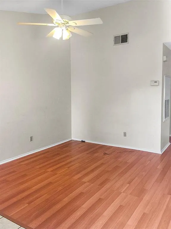 2 bed, 2.0 bath, 729 sqft, $1,295 — Photo 4