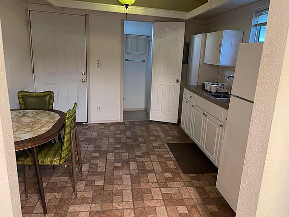 Kitchen/ Living Room