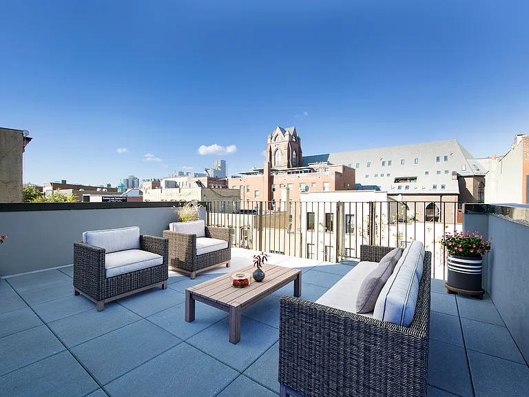 561 Driggs Ave #Penthouse 2 — Photo 3