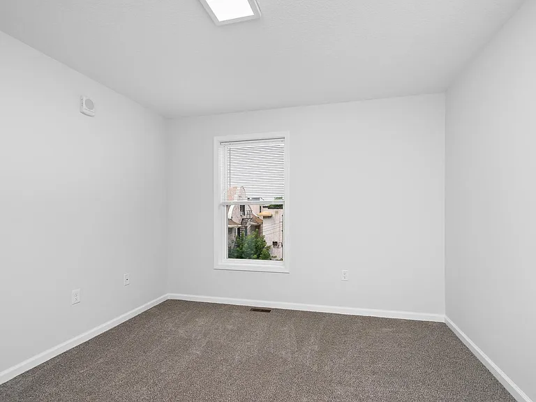 1721 Lagoon Avenue — Photo 13
