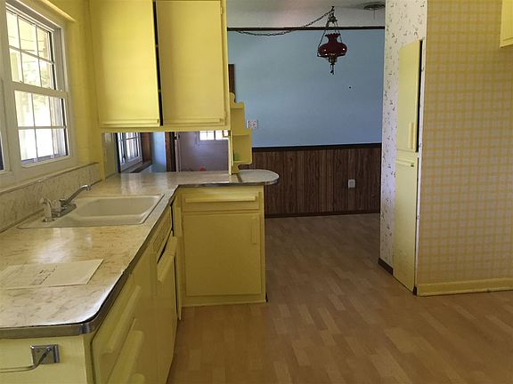 5th image of 2305 E Cypress Ave