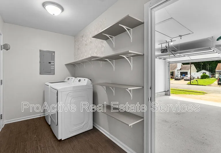 3409 Woodbaugh Dr — Photo 8