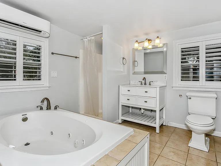 1812 E Avery St — Photo 6