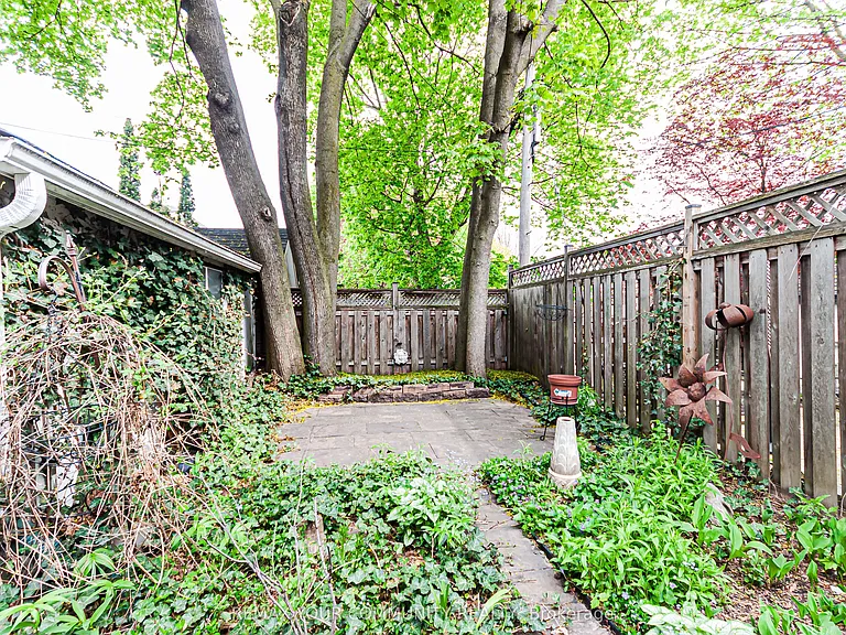 212 Wanless Ave — Photo 9