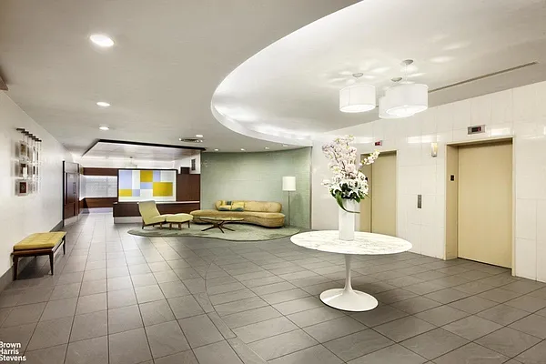 Rented by R New York | media 19