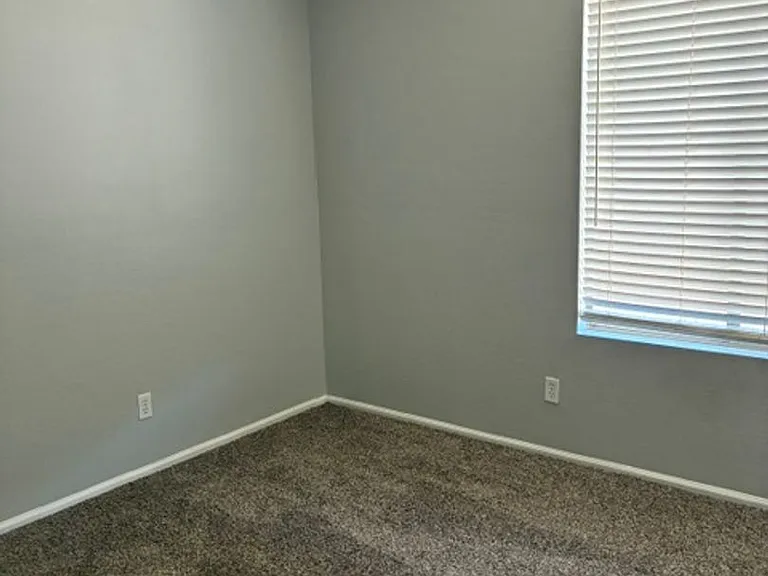 529 E Cantebria Dr — Photo 13
