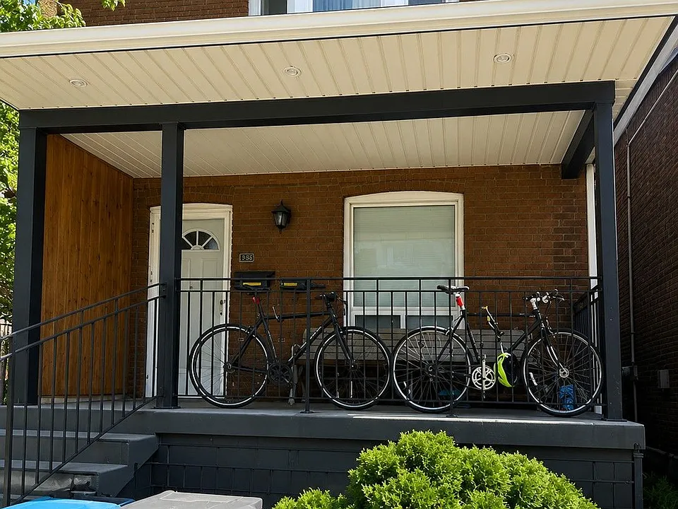 827 Dupont St
