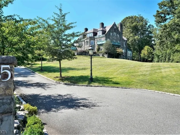 85 STEWART ROAD, Millburn Twp., NJ 07078