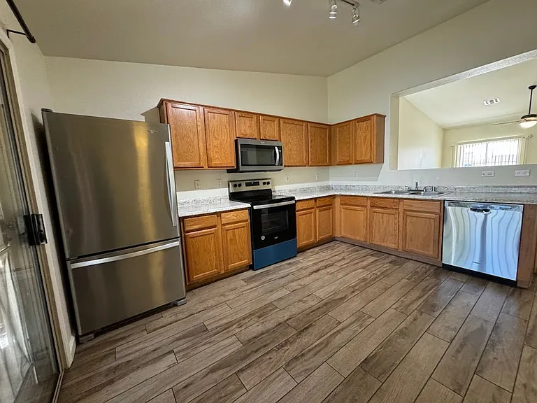 17701 N Woodrose Ave — Photo 4