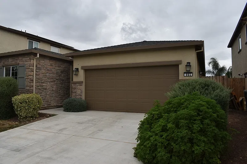 4 bed, 2.0 bath, 1797 sqft, $2,200 — Photo 2