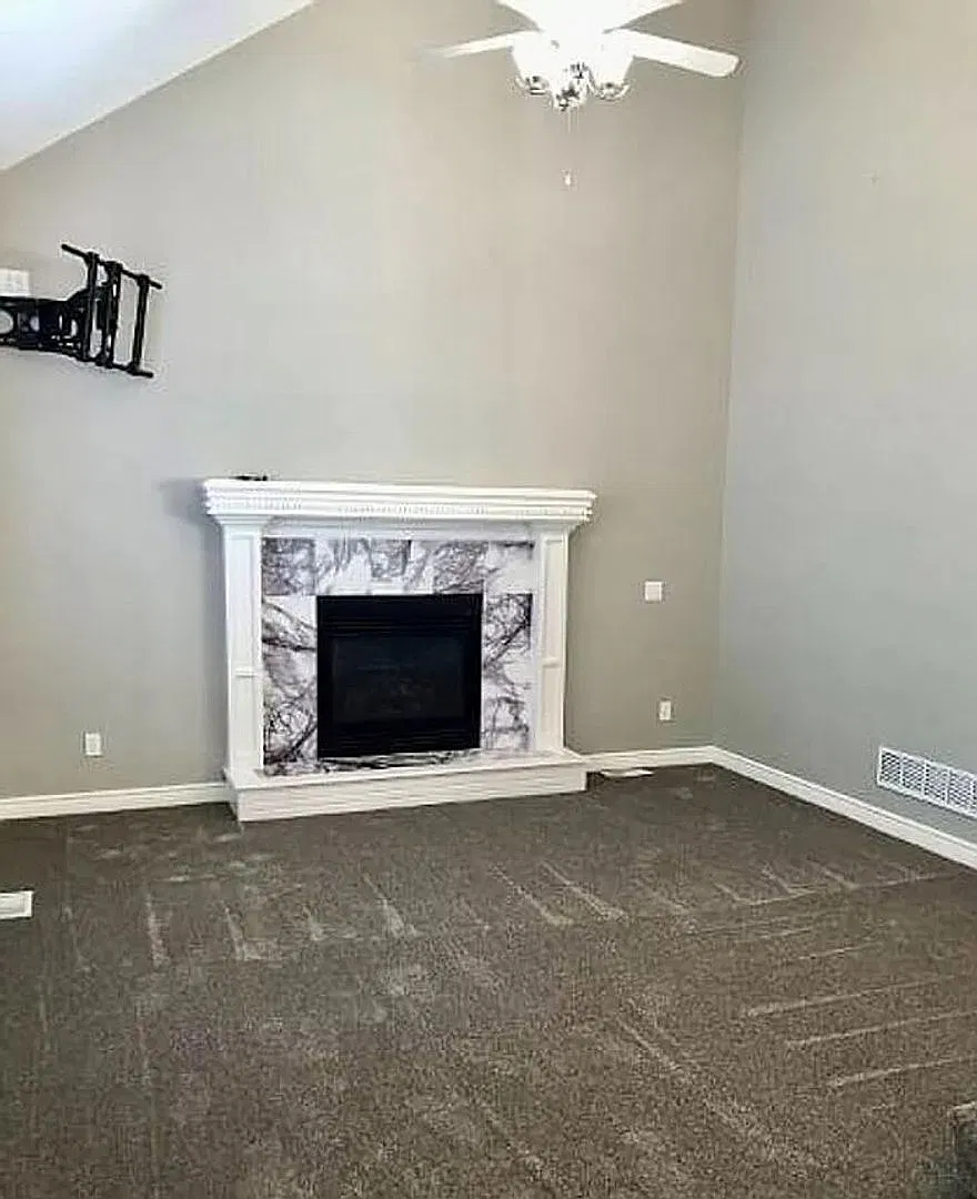Coming Soon! 4-Bedroom, 3 Bath Single Family for Rent in Greenwood, MO | Vaulted Ceilings & 3-Car... — Photo 3