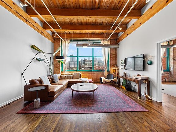 5th image of 312 N May St APT 4D