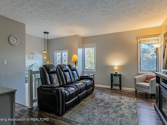 3rd image of 2408 Artisan Dr