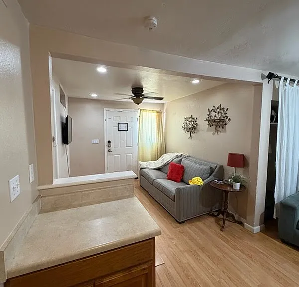 712 E Pierce St #3 — Photo 5