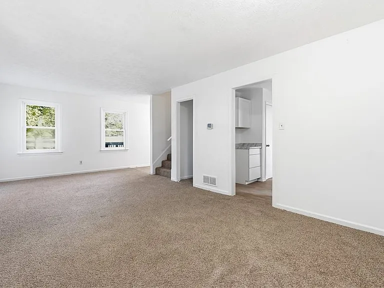 6917 Laurelwood Dr — Photo 4