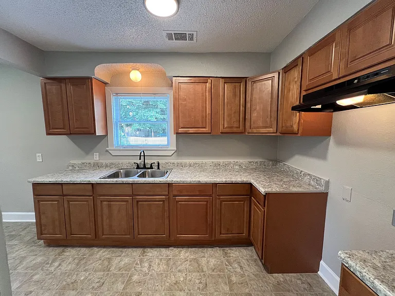 145 E Davant Ave — Photo 7