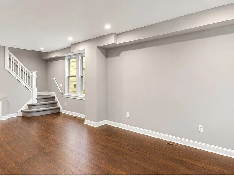 209 Woodlawn Ave — Photo 5