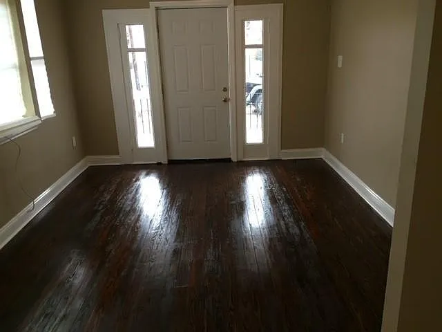 2 bed, 1.0 bath, 735 sqft, $1,200 — Photo 2
