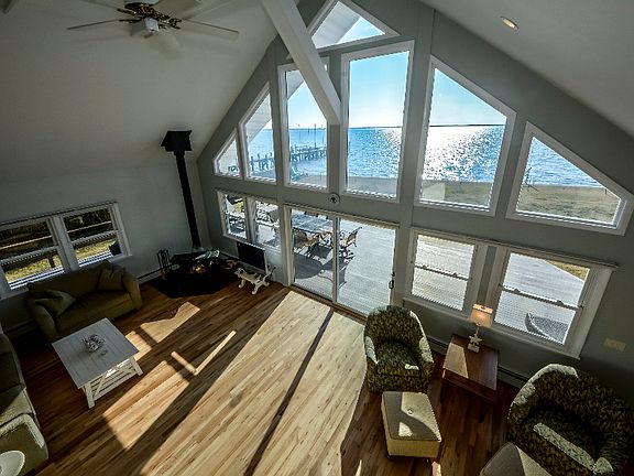 3rd image of 43 Nautilus Dr