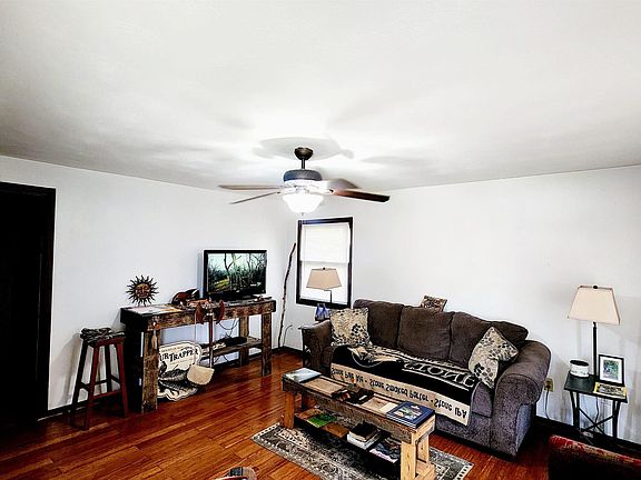 5th image of 202 E 11th St