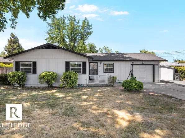 7753 Gladstone Ave, White City, OR 97503