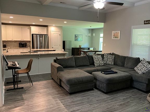 3rd image of 613 Broderick Cir